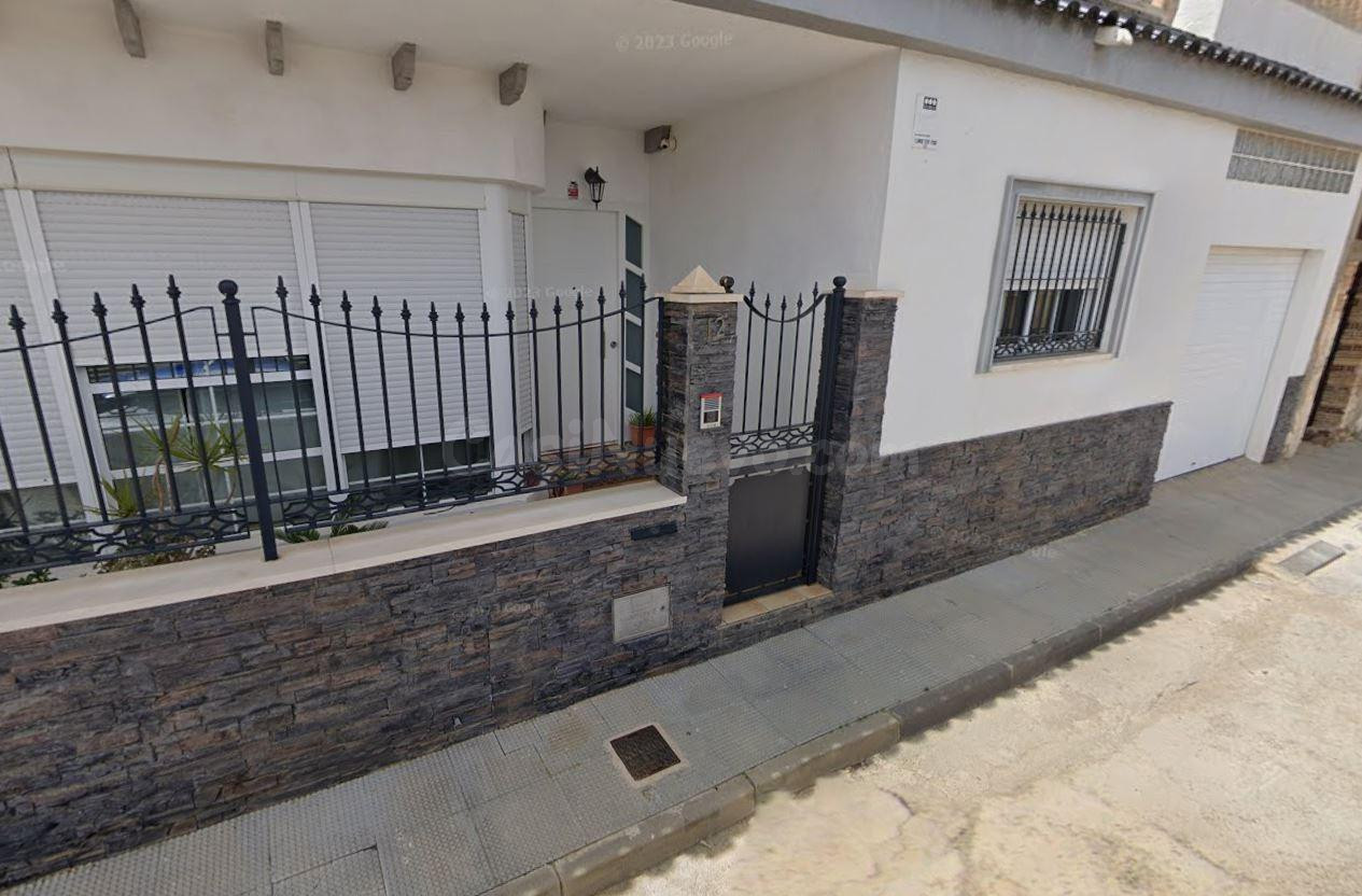 SE VENDE CASA INDEPENDIENTE OKUPADA EN C/ AGUSTIN LARA,12 To - foto 2