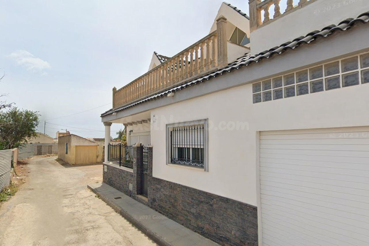 SE VENDE CASA INDEPENDIENTE OKUPADA EN C/ AGUSTIN LARA,12 To - foto 3