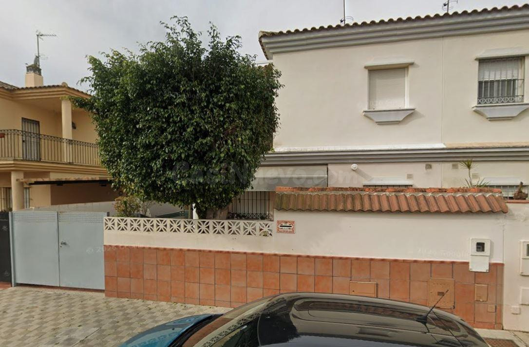 SE VENDE CASA OKUPADA EN C/ MANDARINA 9, GELVES (SEVILLA) - foto 2
