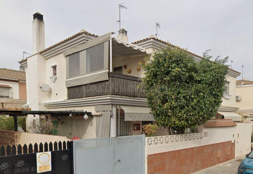 SE VENDE CASA OKUPADA EN C/ MANDARINA 9, GELVES (SEVILLA) - foto 3