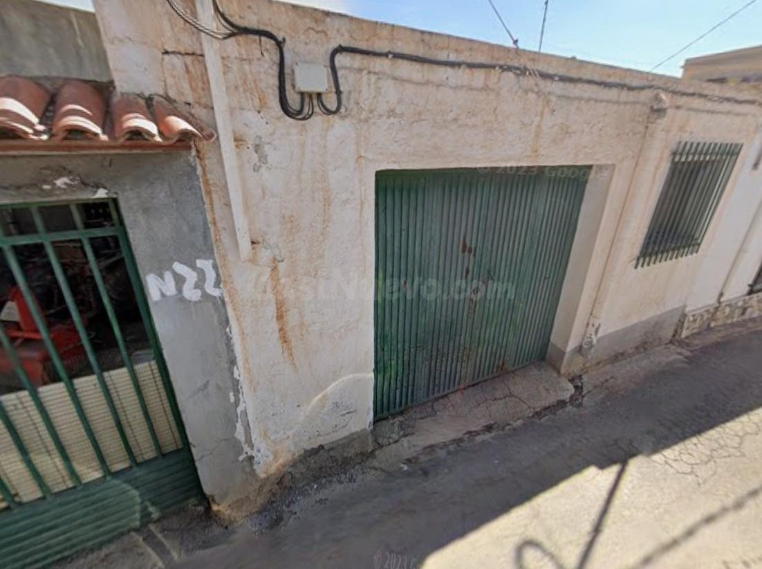 Se vende casa independiente OKUPA en Calle Ronda de Almohara - foto 3