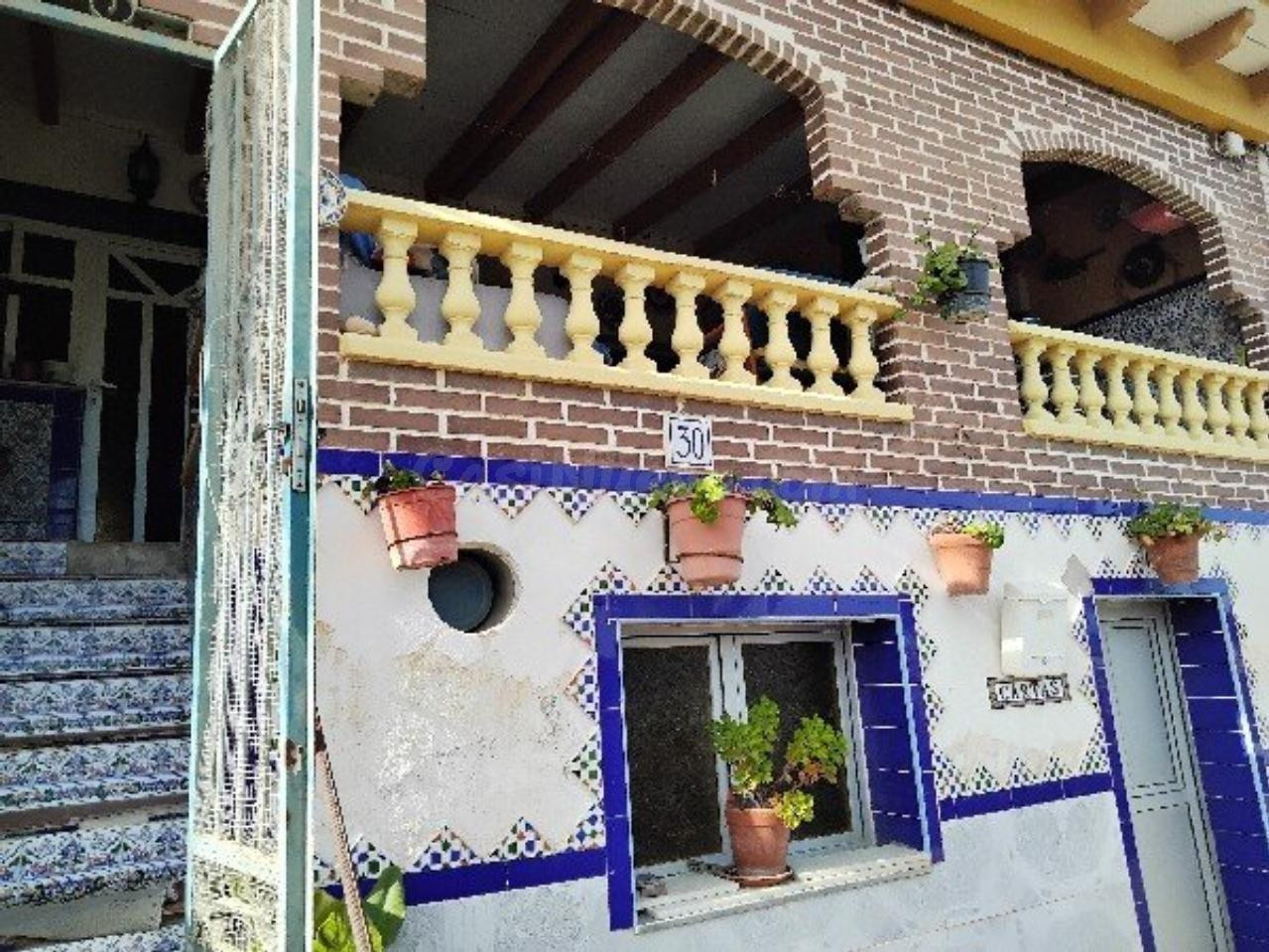 Se vende piso OKUPADO en La Ermita 30 de Turre, Almería.