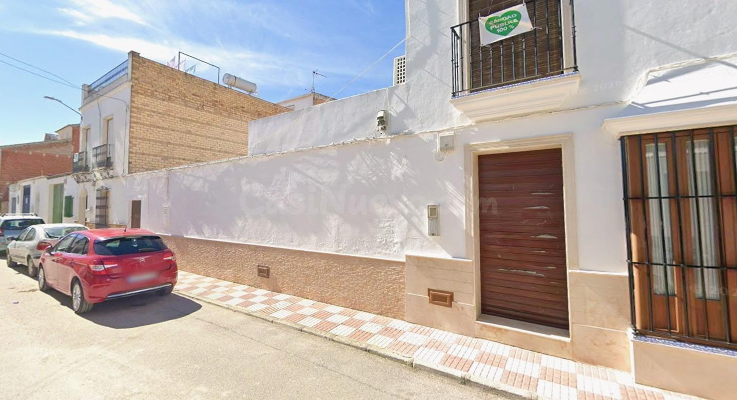 Se vende casa OKUPADA en Calle Violeta 23 de Pedrera, Sevill