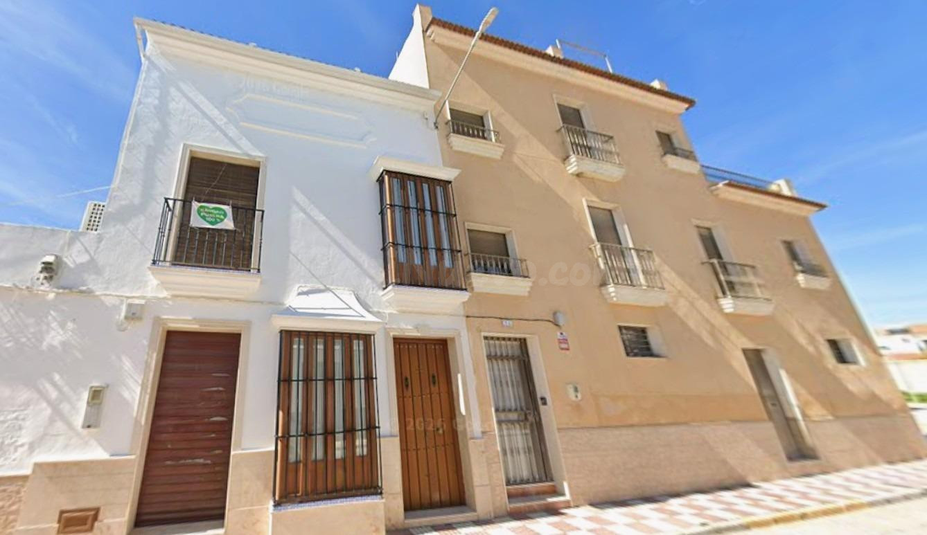Se vende casa OKUPADA en Calle Violeta 23 de Pedrera, Sevill - foto 3