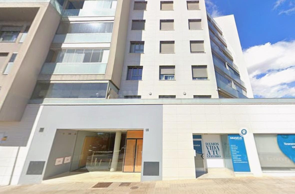 Se vende piso OKUPADO en Calle Reverenda Madre María Micaela 5 de Almería, Almería.