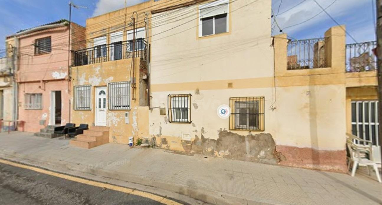 Se vende casa adosada OKUPA en Calle Mas d'Aixemus 16 de Reu - foto 3