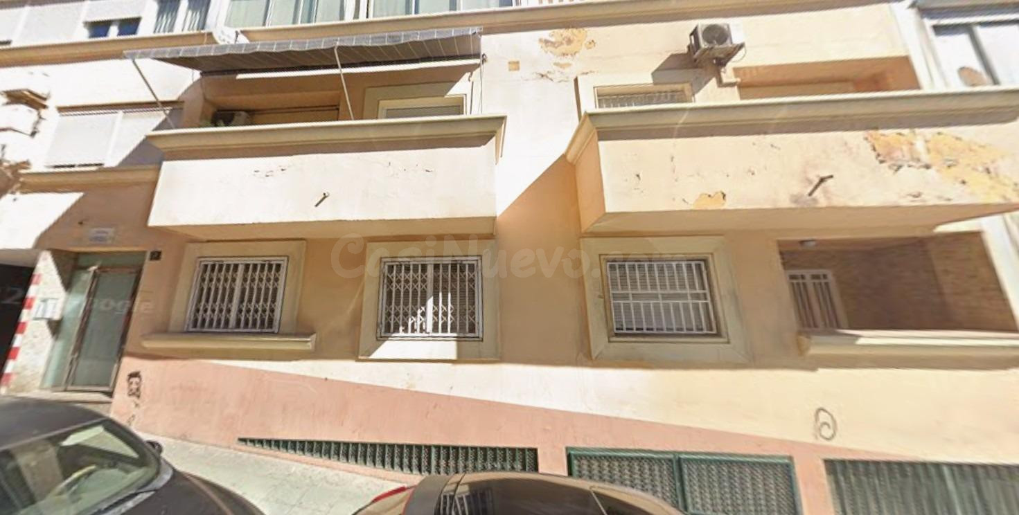 Se vende piso OKUPADO en Calle Cara 2 de Almería, Almería. - foto 2