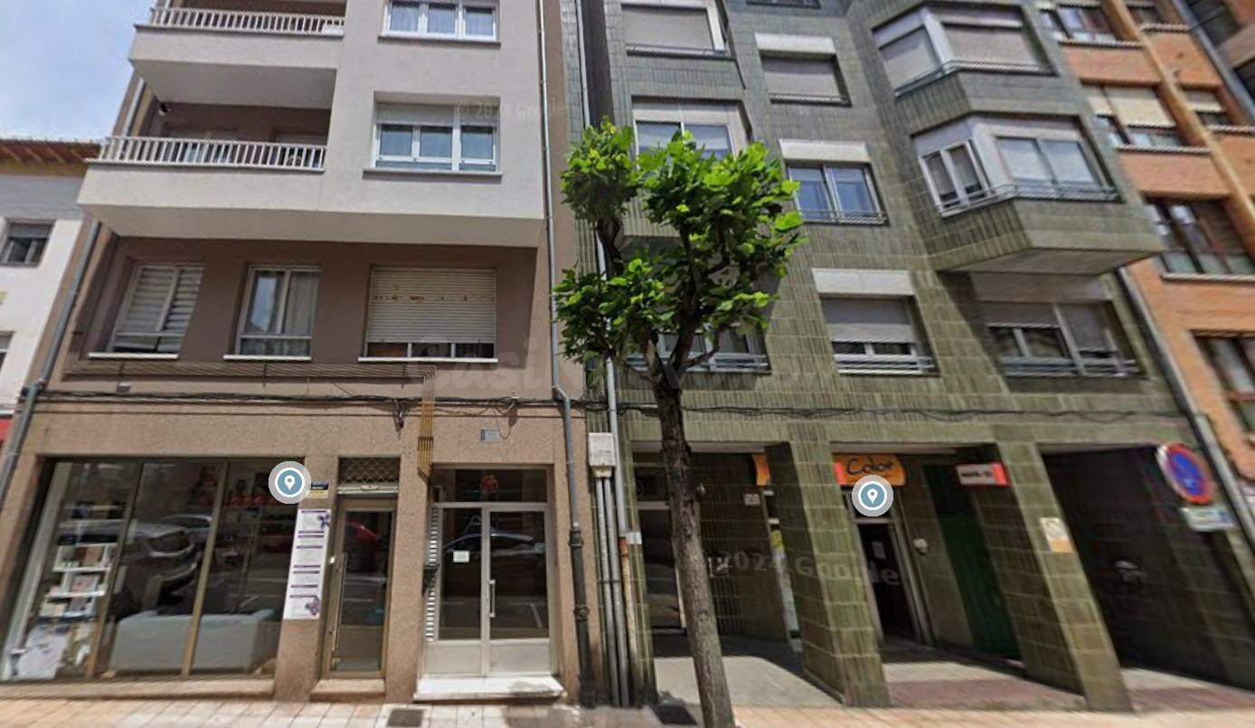 Se vende piso OKUPADO en Calle Ricardo Montes 28 de Oviedo, Asturias.