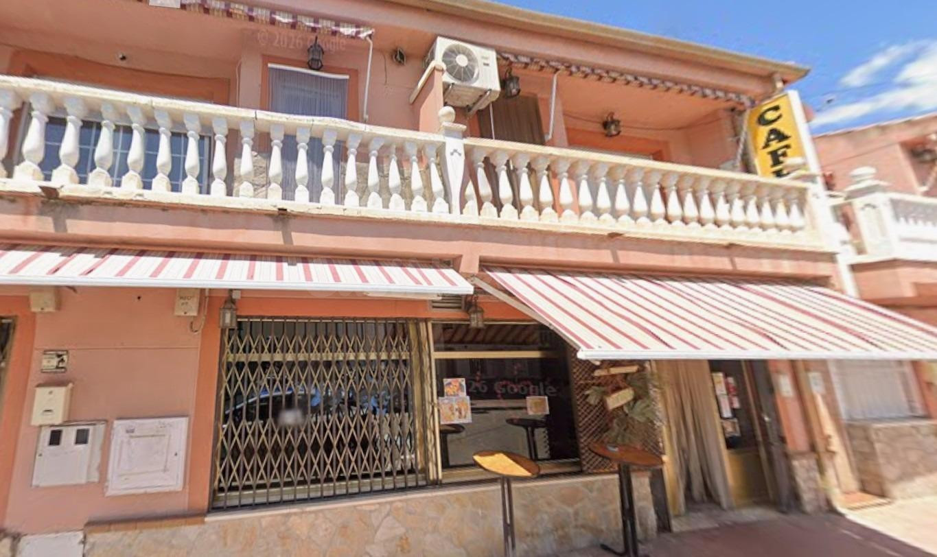 Se vende piso OKUPADO en Calle Real 74 de Tielmes, Madrid.