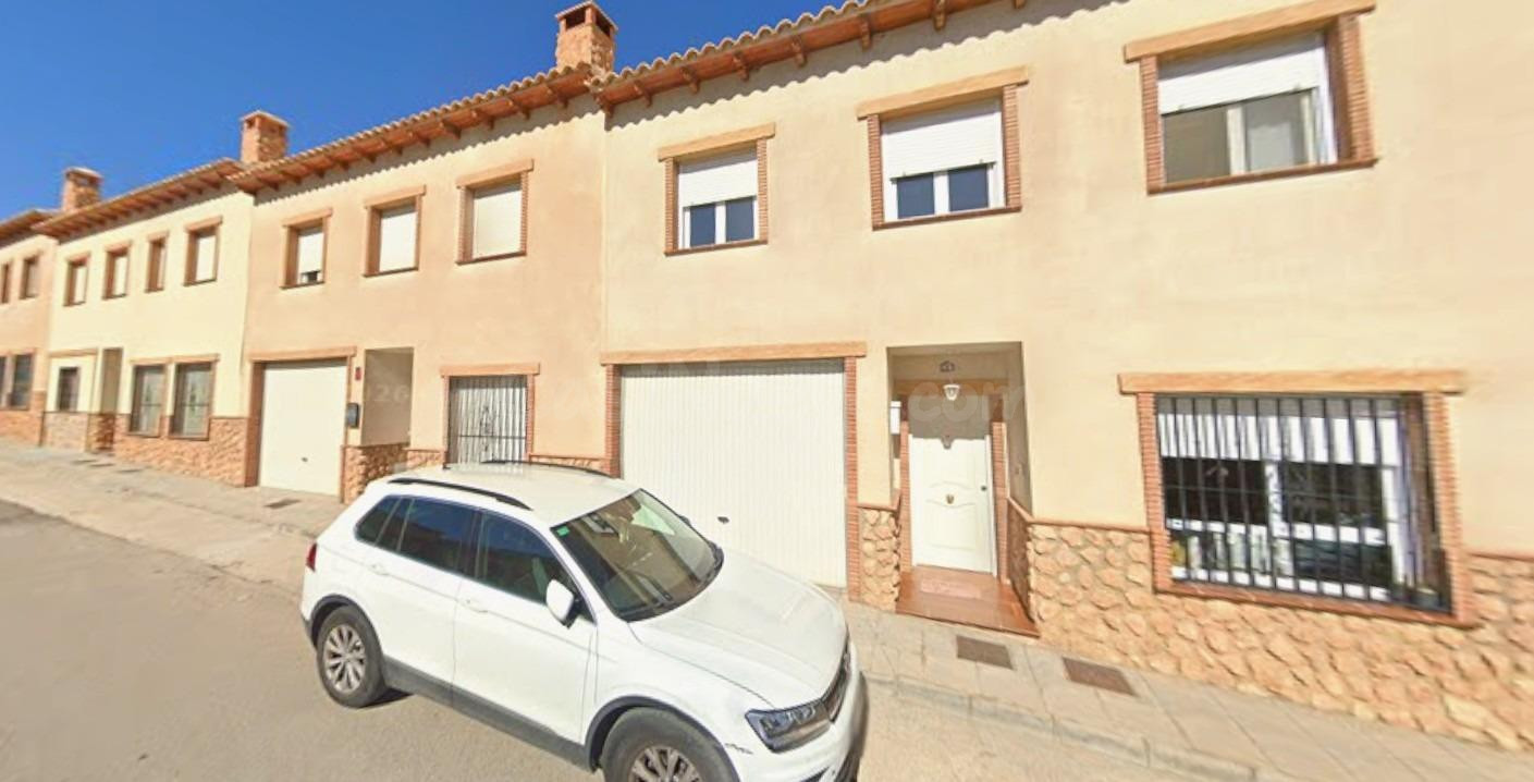 Se vende piso OKUPADO en Calle Marquesado 20 de Dólar, Granada.