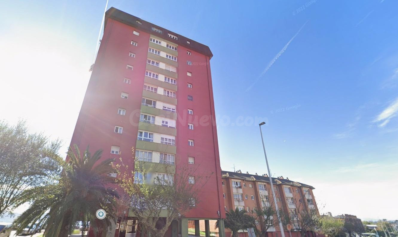Se vende piso OKUPADO en Avenida Cardenal Herrera Oria 61 de Santander, Cantabria.