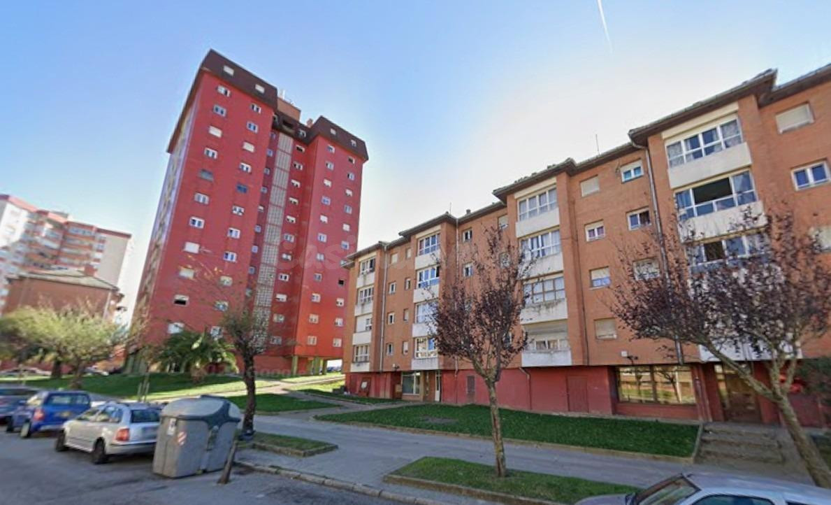 Se vende piso OKUPADO en Avenida Cardenal Herrera Oria 61 de - foto 2