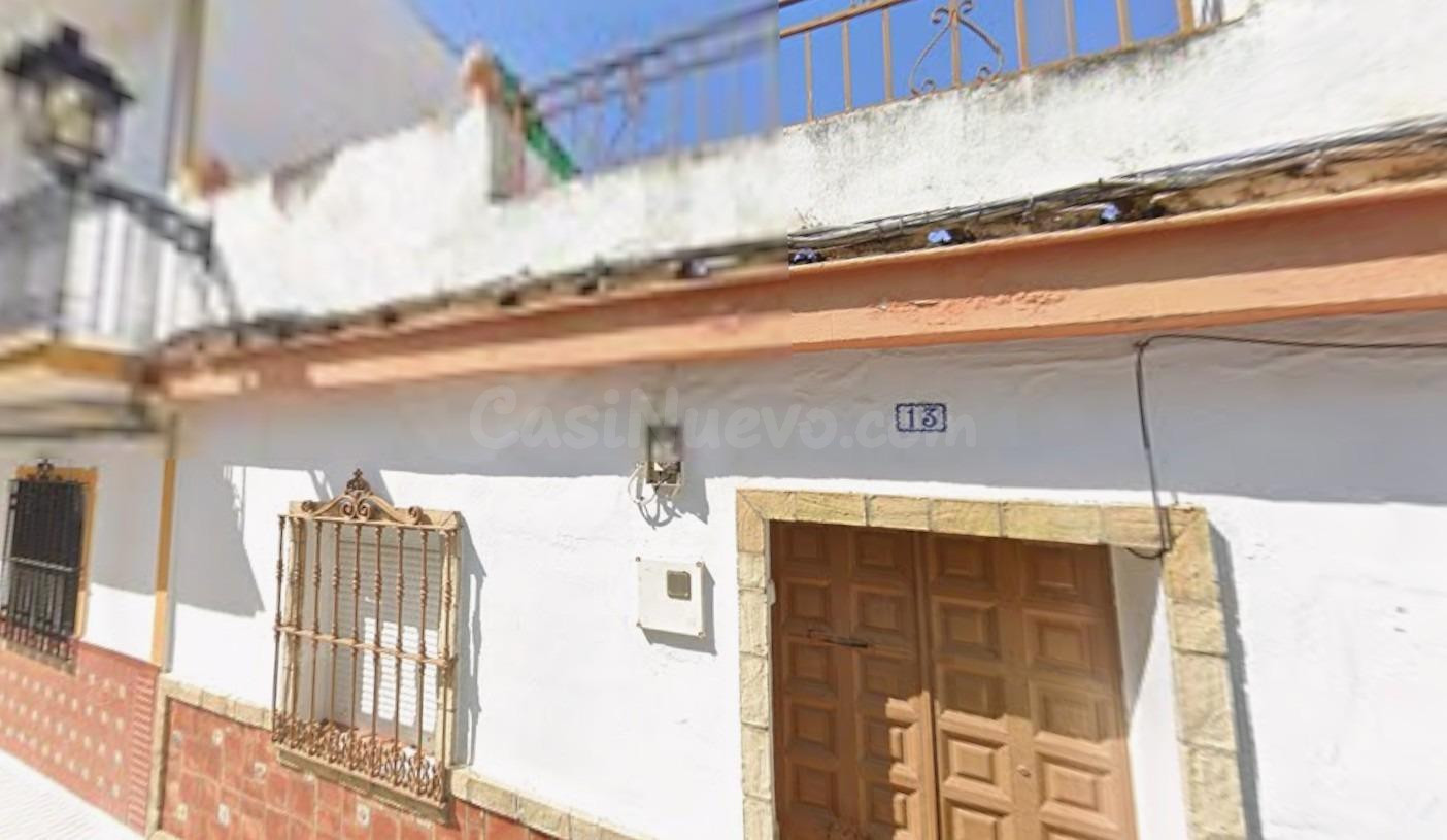 Se vende casa independiente OKUPADA en Calle Hermanos Álvare - foto 2