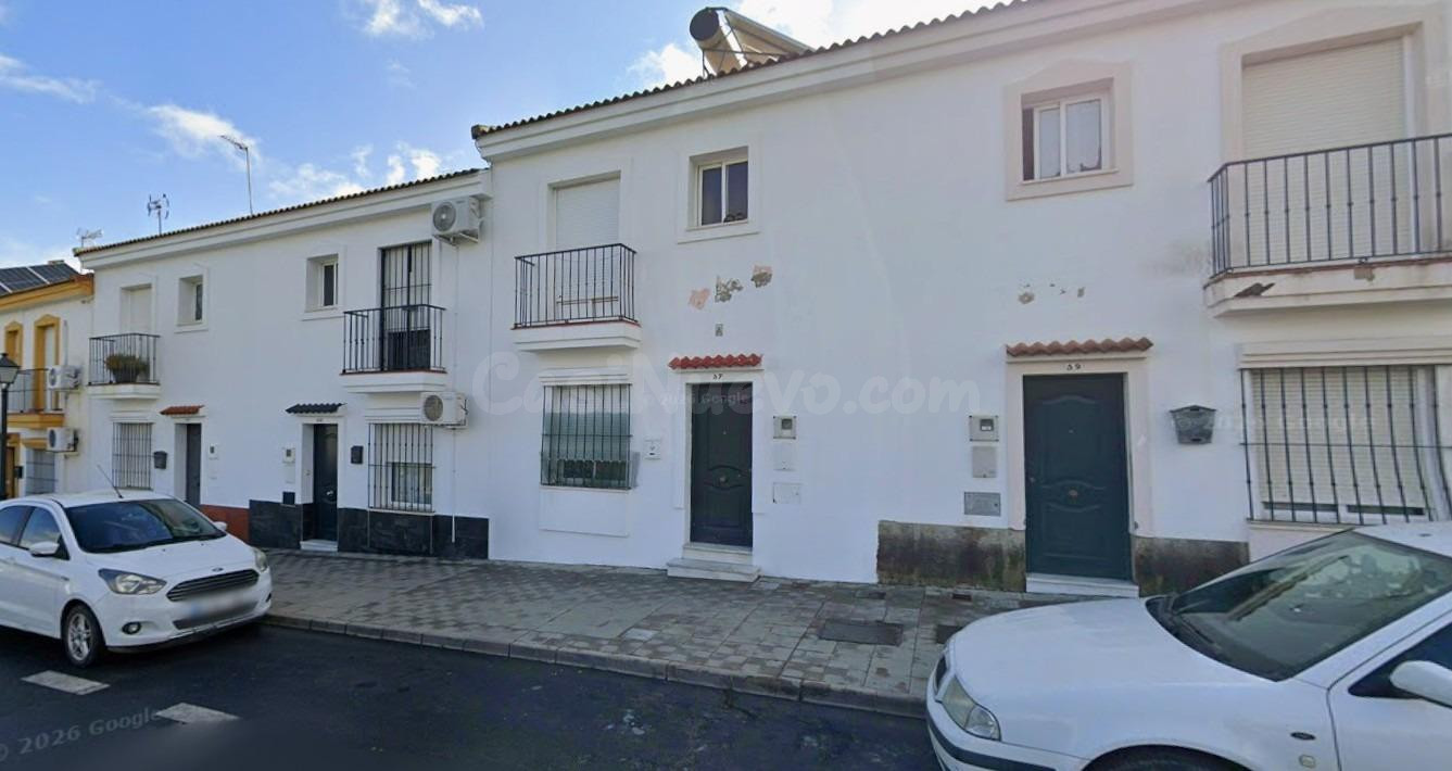 Se vende casa independiente OKUPADA en Calle Galicia 12 de Palos de la Frontera, Huelva.