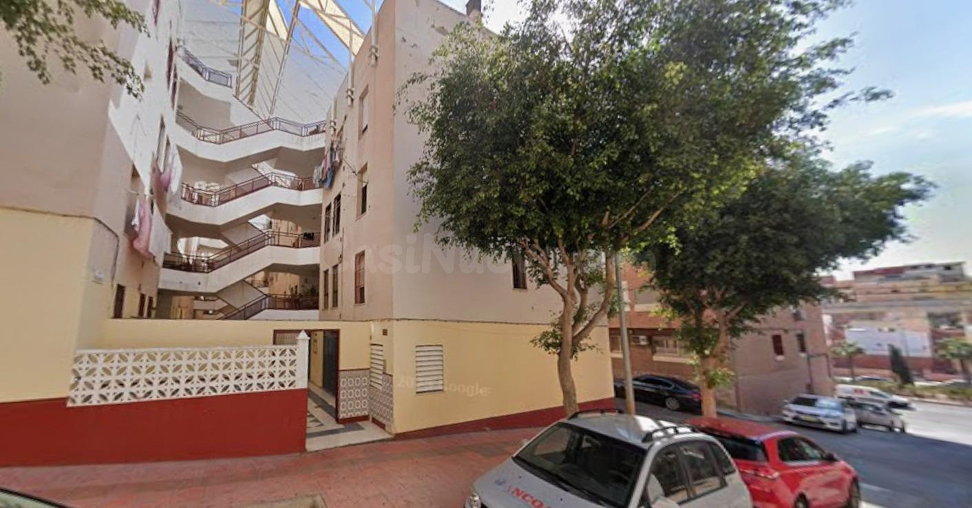 Se vende piso OKUPADO en Calle Damaso Alonso 44 de Almería,  - foto 3