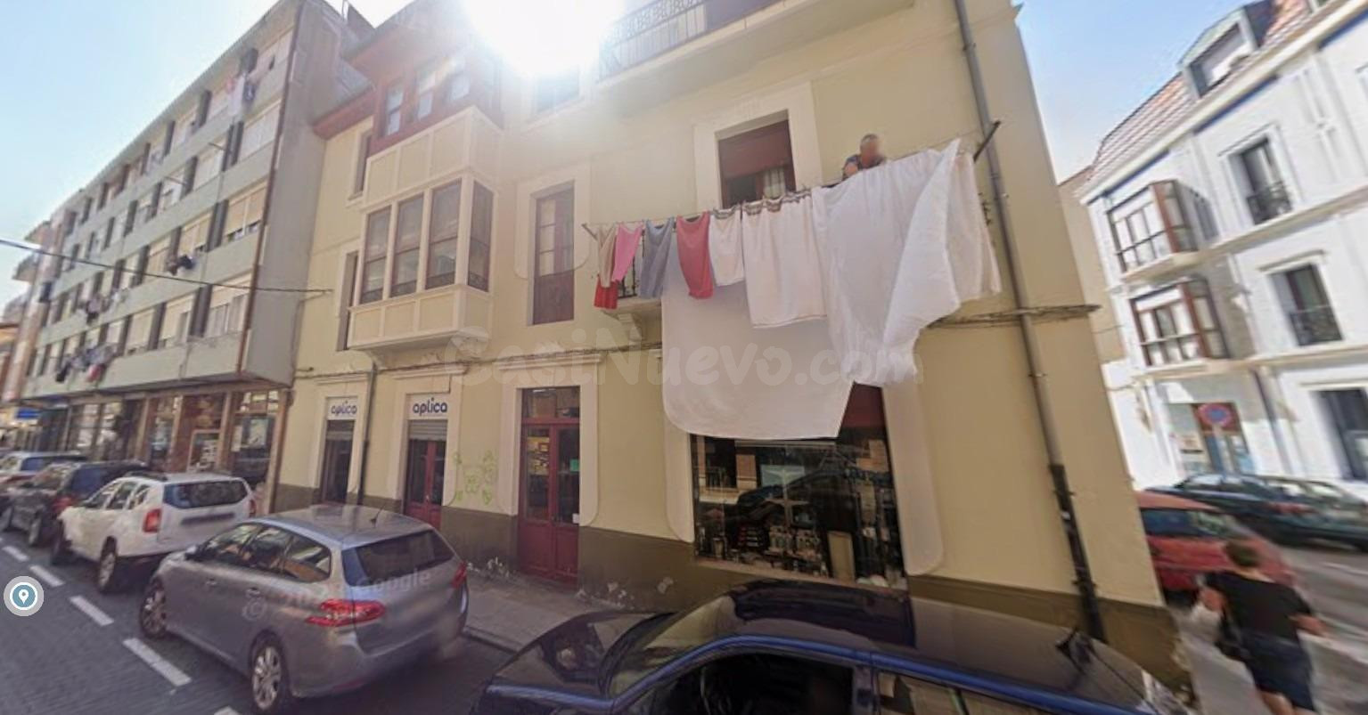 Se vende piso OKUPADO en Calle Rentería Reyes 10 de Santoña, Cantabria.