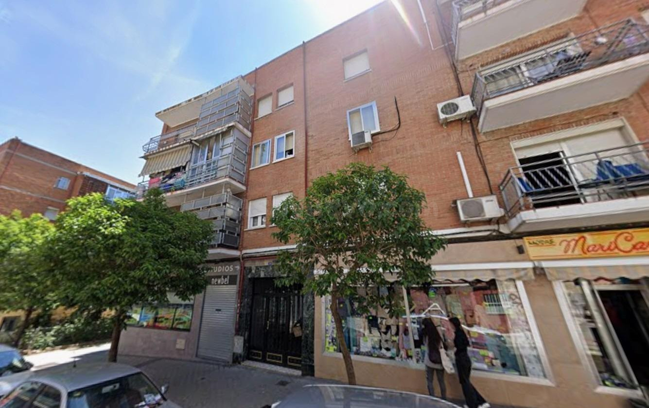Se vende piso OKUPADO en Calle Madrid 26 de Leganés, Madrid.