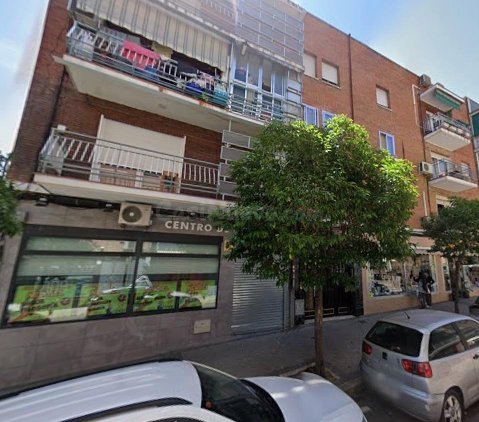 Se vende piso OKUPADO en Calle Madrid 26 de Leganés, Madrid. - foto 3
