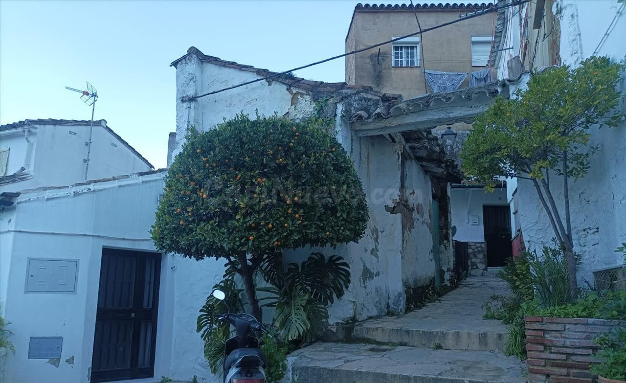 SE VENDE PISO OKUPADO EN Calle Saucos Nº 18 Ubrique (Cádiz)