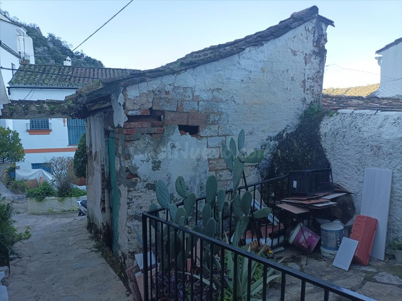 SE VENDE PISO OKUPADO EN Calle Saucos Nº 18 Ubrique (Cádiz) - foto 3