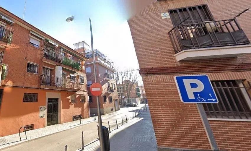 SE VENDE PISO OKUPADO SITUADO en Calle Francisco De La Fuent - foto 2