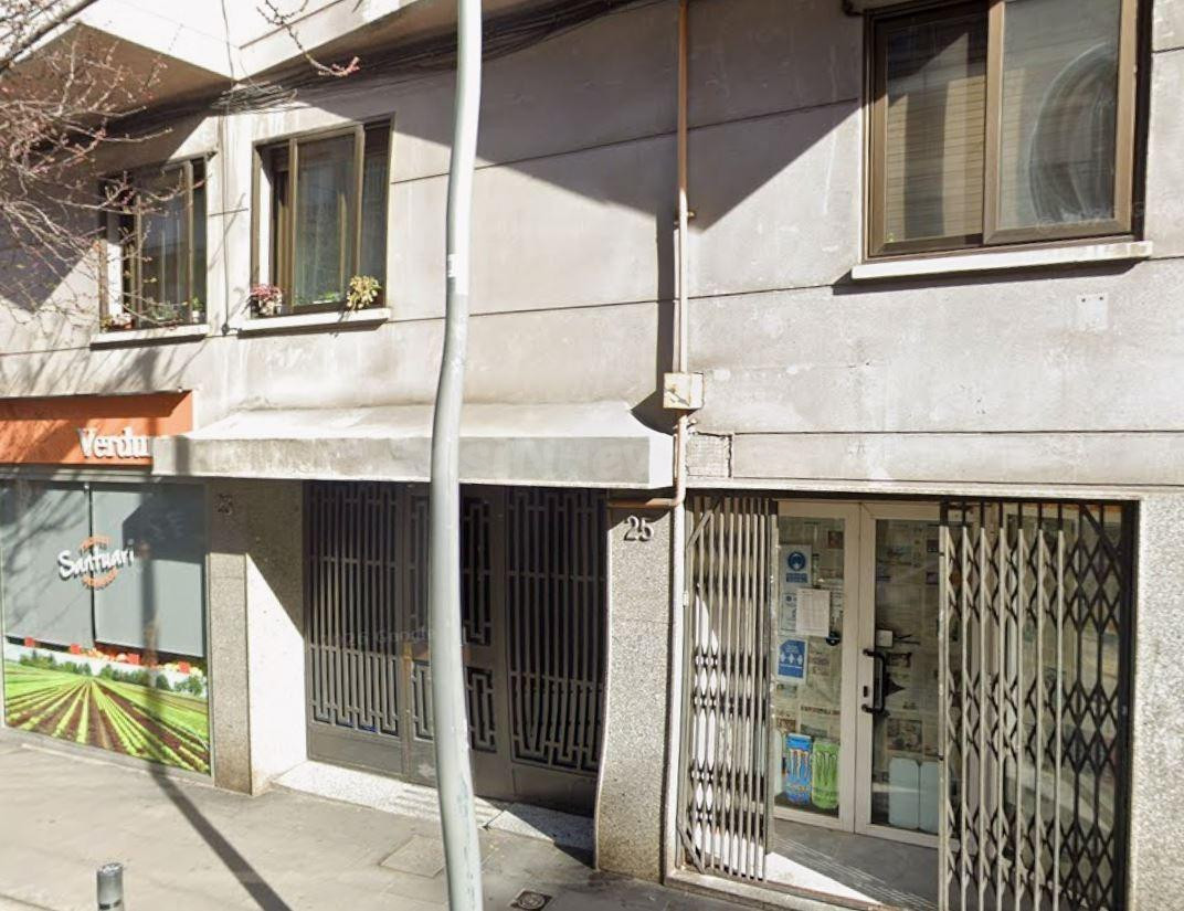 SE VENDE PISO OKUPADO situado en Calle Santuari Nº 23 Barcelona (Barcelona)