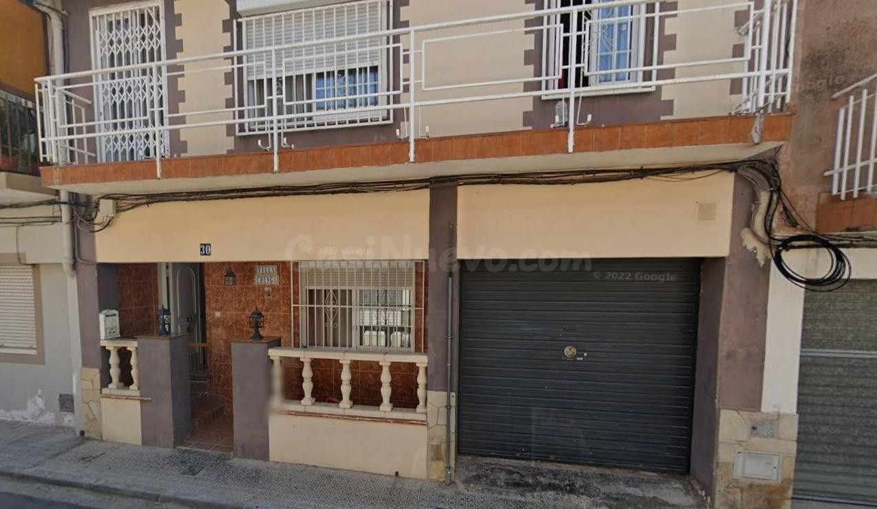SE VENDE CASA OKUPADA en Calle Doctor Ferran Nº 30 Sant Pere de Ribes (Barcelona)