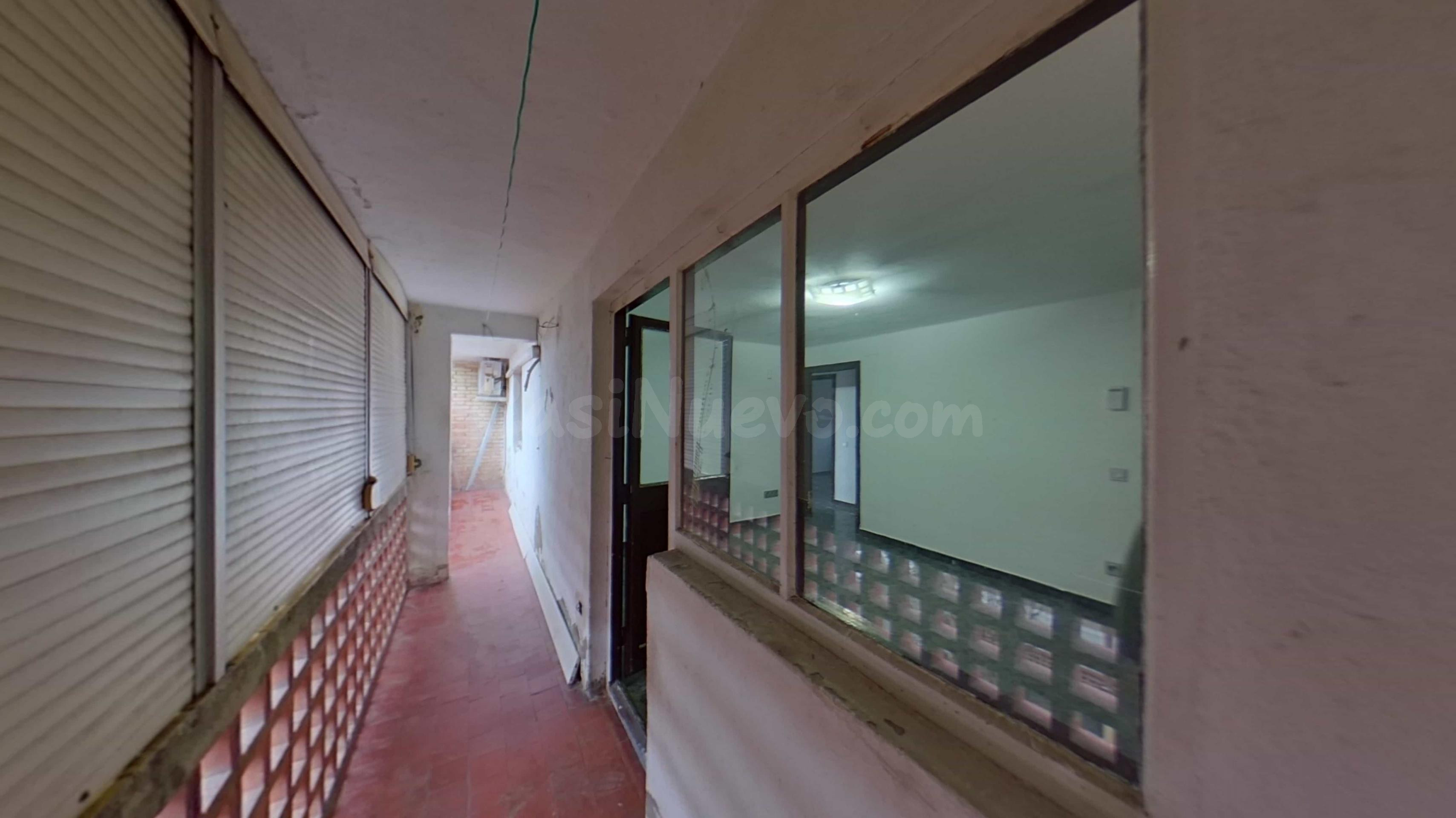 SE VENDE PISO OKUPADO en C/ Sant Eugeni Nº 20 Hospitalet de  - foto 3