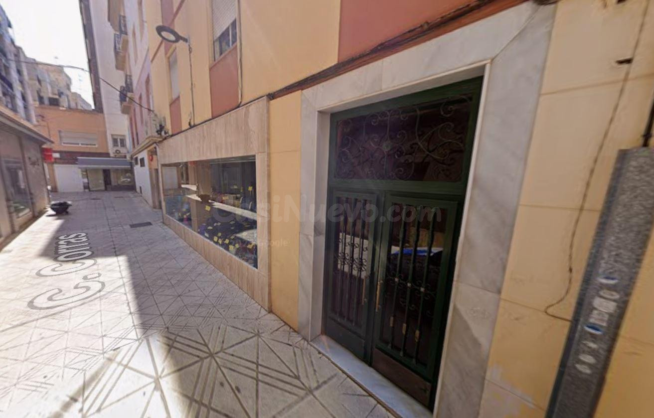 SE VENDE PISO OKUPADO en Calle Corras Nº 2 Motril (Granada)