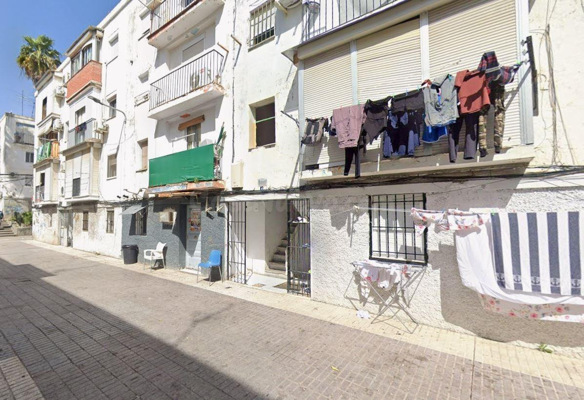 SE VENDE PISO OKUPADO EN C/ Venezuela Nº 4 San Juan de Aznalfarache (Sevilla)