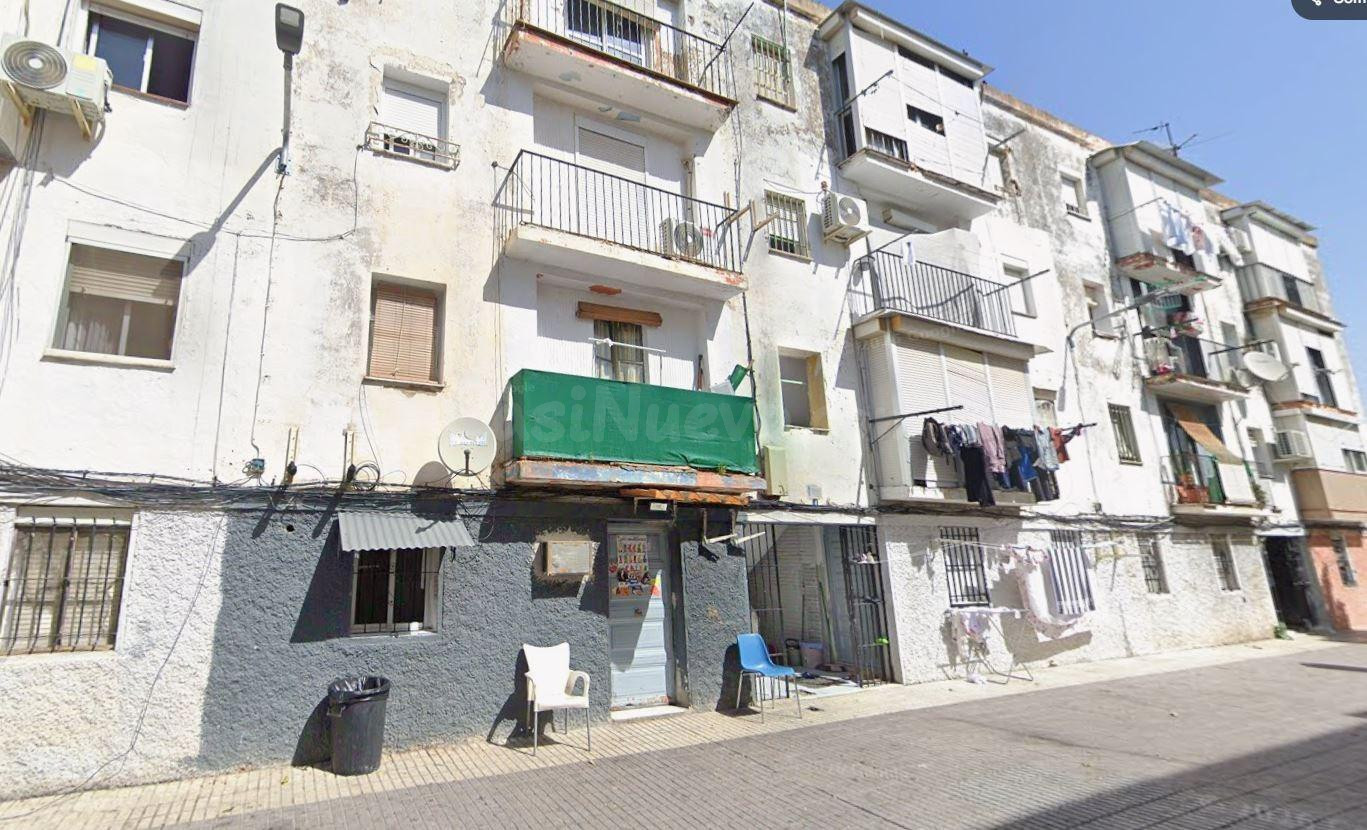 SE VENDE PISO OKUPADO EN C/ Venezuela Nº 4 San Juan de Aznal - foto 2