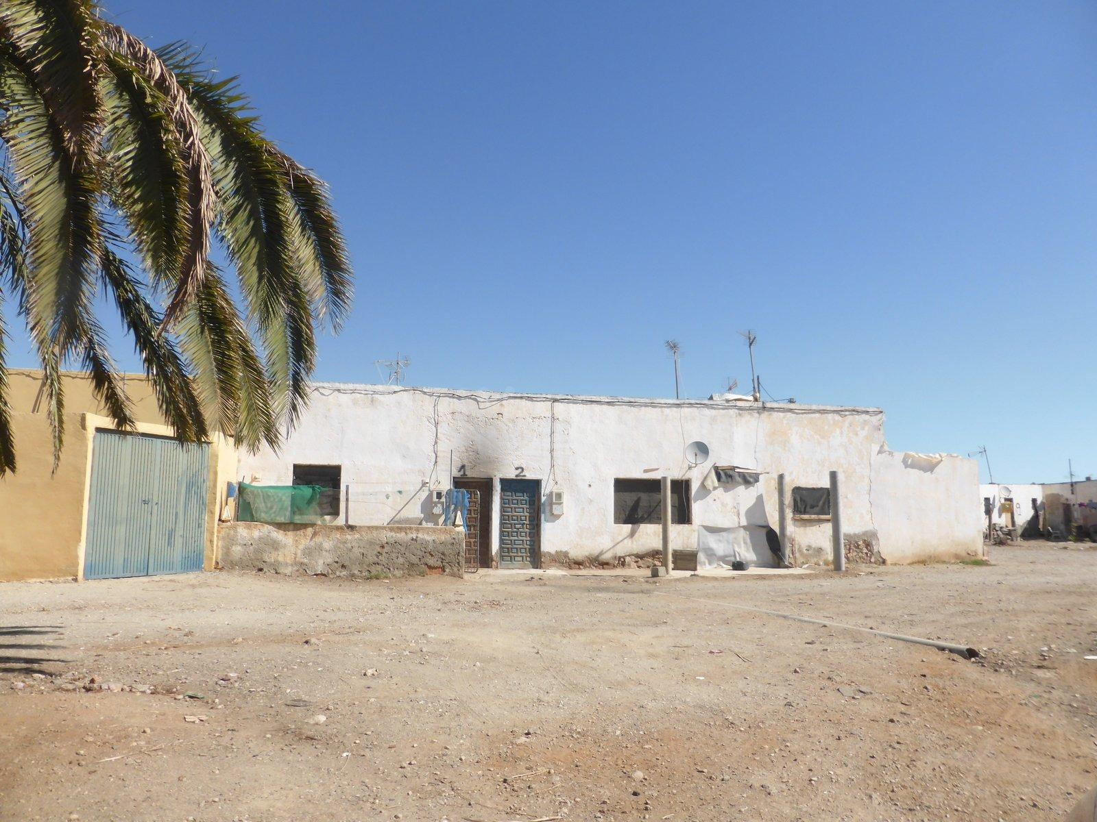 INMUEBLE OKUPADO EN VENTA EN COMPOHERMOSO 53 NIJAR - foto 2