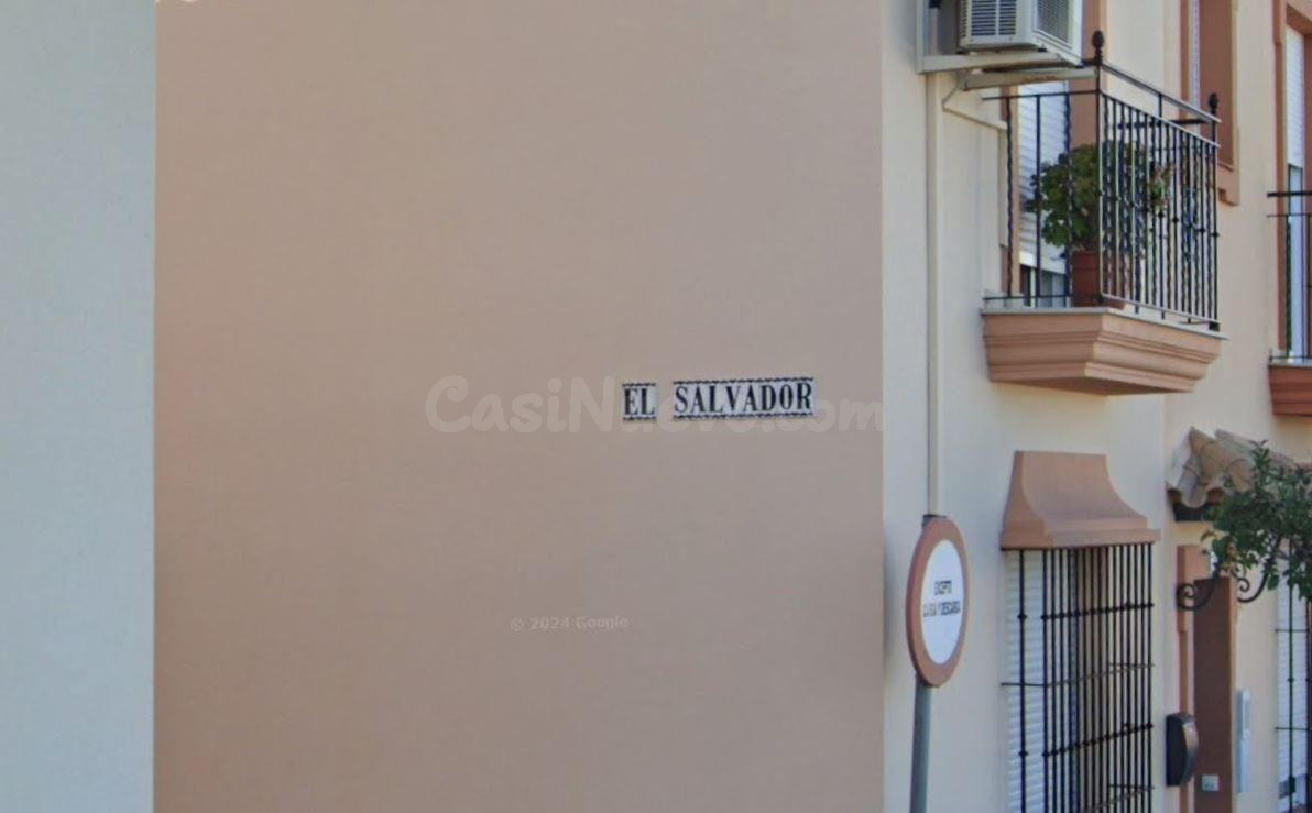 SE VENDE CASA ADOSADA OKUPADA en Calle Salvador El Nº 23 Lepe (Huelva)