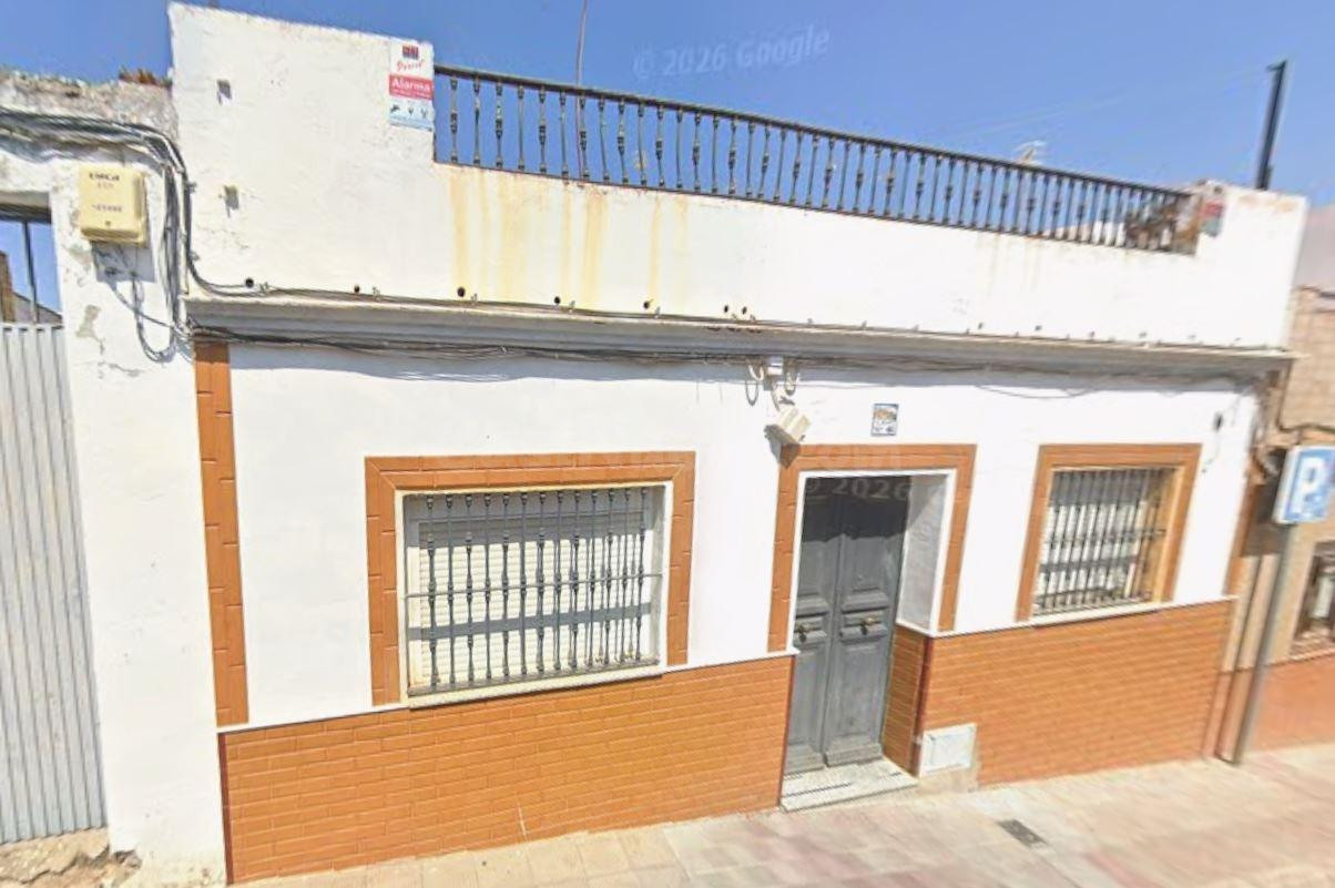 SE VENDE CASA ADOSADA OKUPADA en Calle Martin Alonso Pinzon Nº 6 Alcalá de Guadaíra (Sevilla)