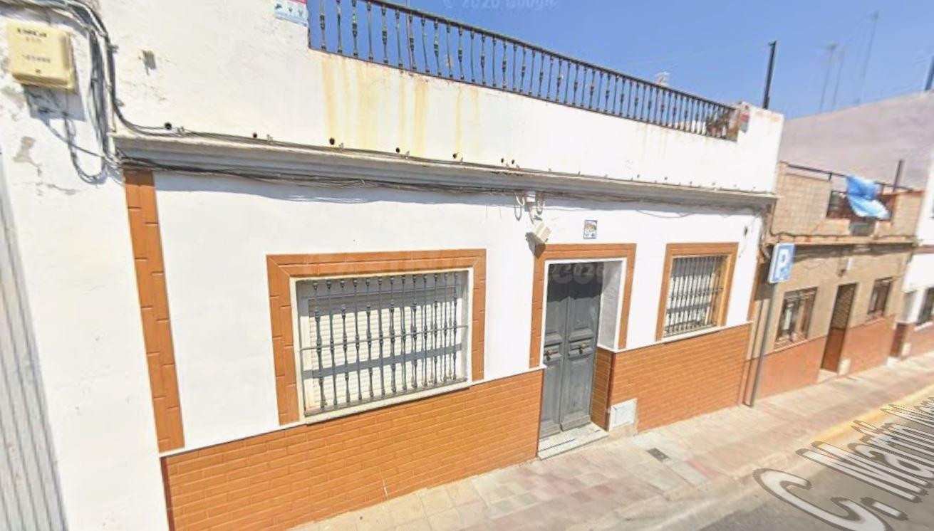 SE VENDE CASA ADOSADA OKUPADA en Calle Martin Alonso Pinzon  - foto 2