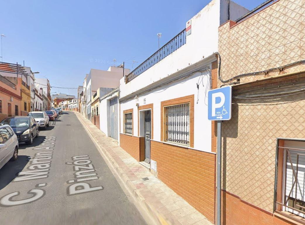SE VENDE CASA ADOSADA OKUPADA en Calle Martin Alonso Pinzon  - foto 3