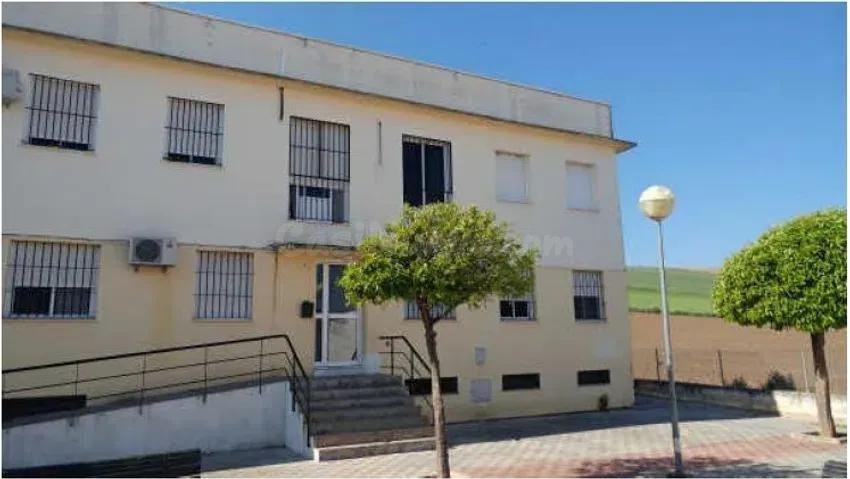 SE VENDE PISO OKUPADO en Plaza Santa Gema Nº 3 Marchena (Sevilla)