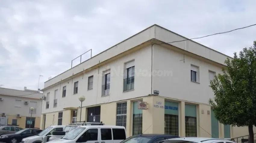 SE VENDE PISO OKUPADO en Plaza Santa Gema Nº 3 Marchena (Sev - foto 2