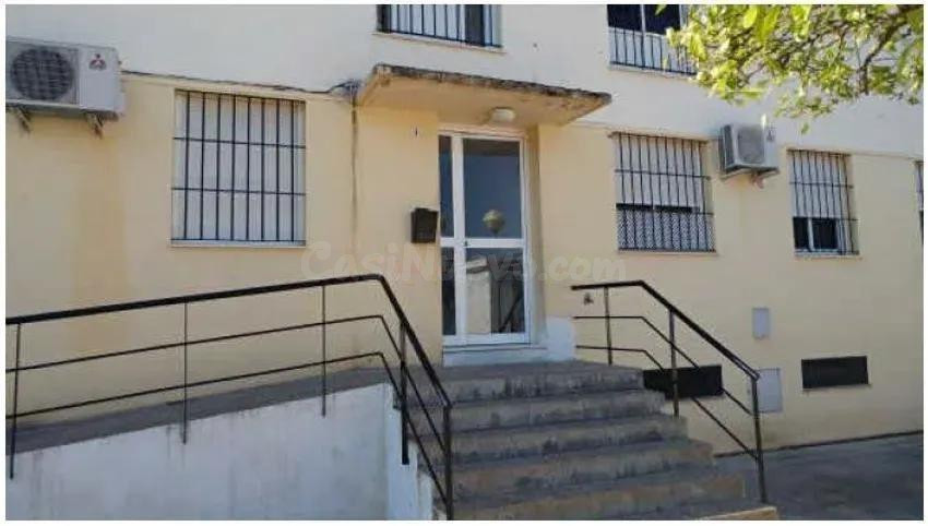 SE VENDE PISO OKUPADO en Plaza Santa Gema Nº 3 Marchena (Sev - foto 3