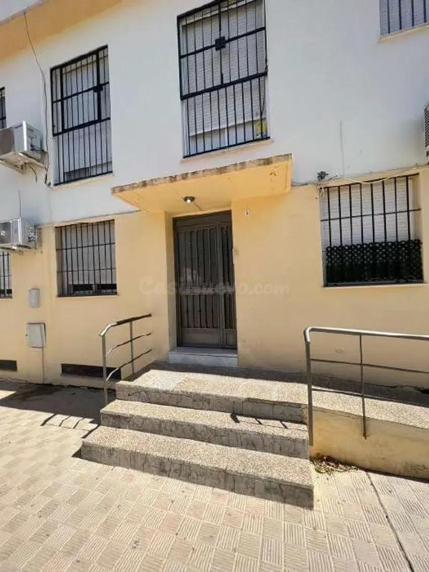 SE VENDE PISO OKUPADO en Plaza Santa Gema Nº 4 Marchena (Sevilla)