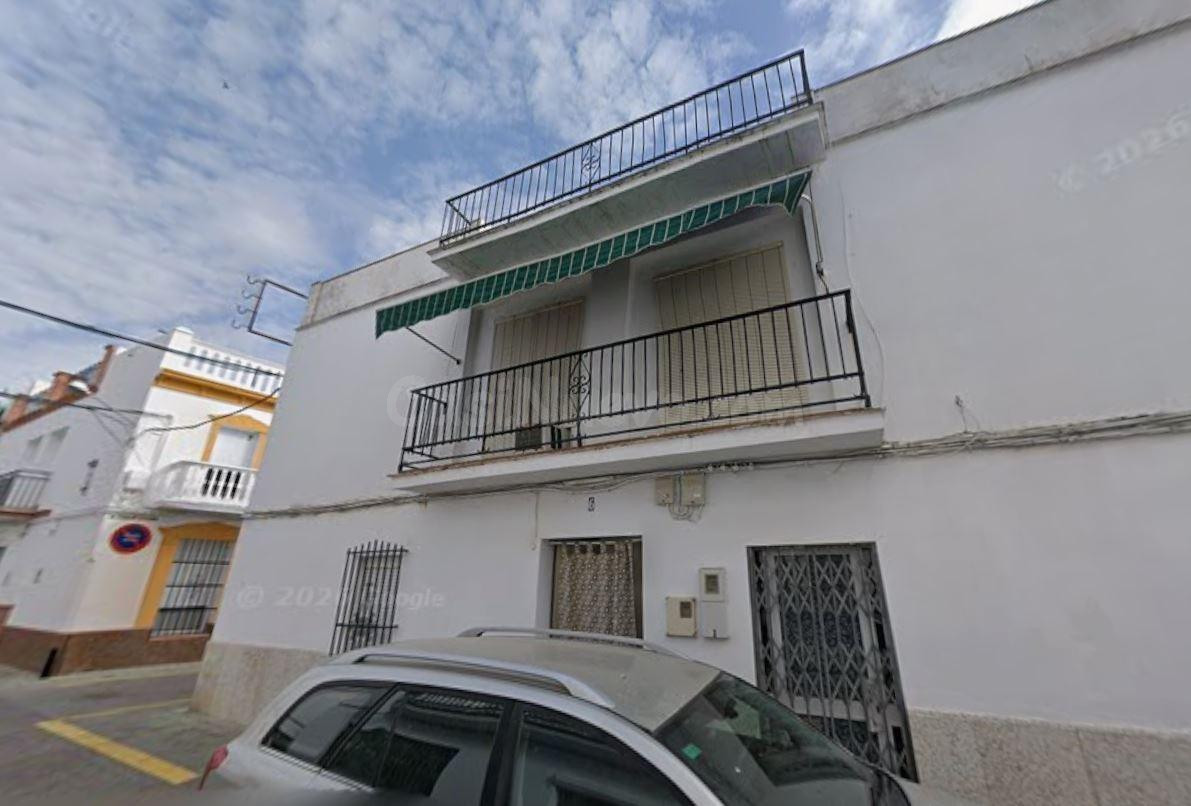 SE VENDE CASA ADOSADA OKUPADA en Calle Marquesa Nº 6 Campana - foto 2