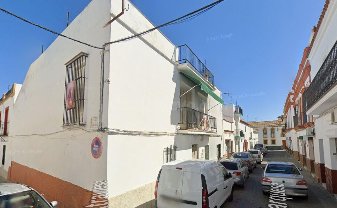 SE VENDE CASA ADOSADA OKUPADA en Calle Marquesa Nº 6 Campana - foto 3
