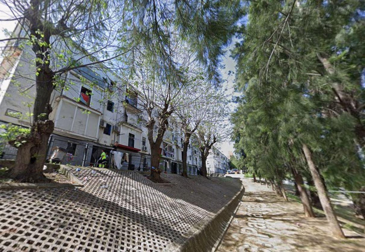 SE VENDE PISO OKUPADO en Calle Panama Nº 1 San Juan de Aznalfarache (Sevilla)