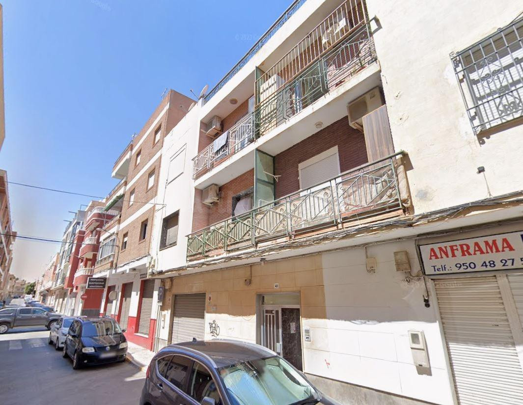 SE VENDE PISO OKUPADO en Calle Cordoba Nº 45 Ejido (El) (Almería)