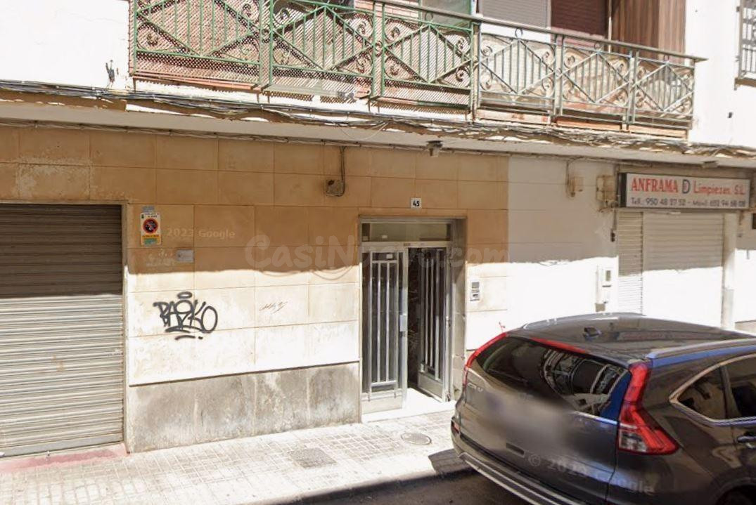 SE VENDE PISO OKUPADO en Calle Cordoba Nº 45 Ejido (El) (Alm - foto 3