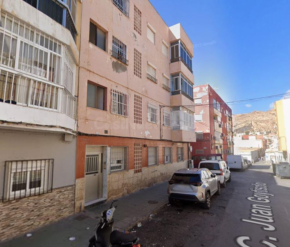 SE VENDE PISO OKUPADO en C/ JUAN GOYTISOLO 43 ALMERIA (ALMER - foto 2