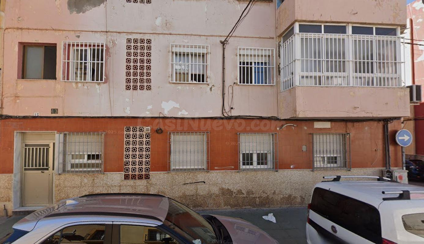 SE VENDE PISO OKUPADO en C/ JUAN GOYTISOLO 43 ALMERIA (ALMER - foto 3