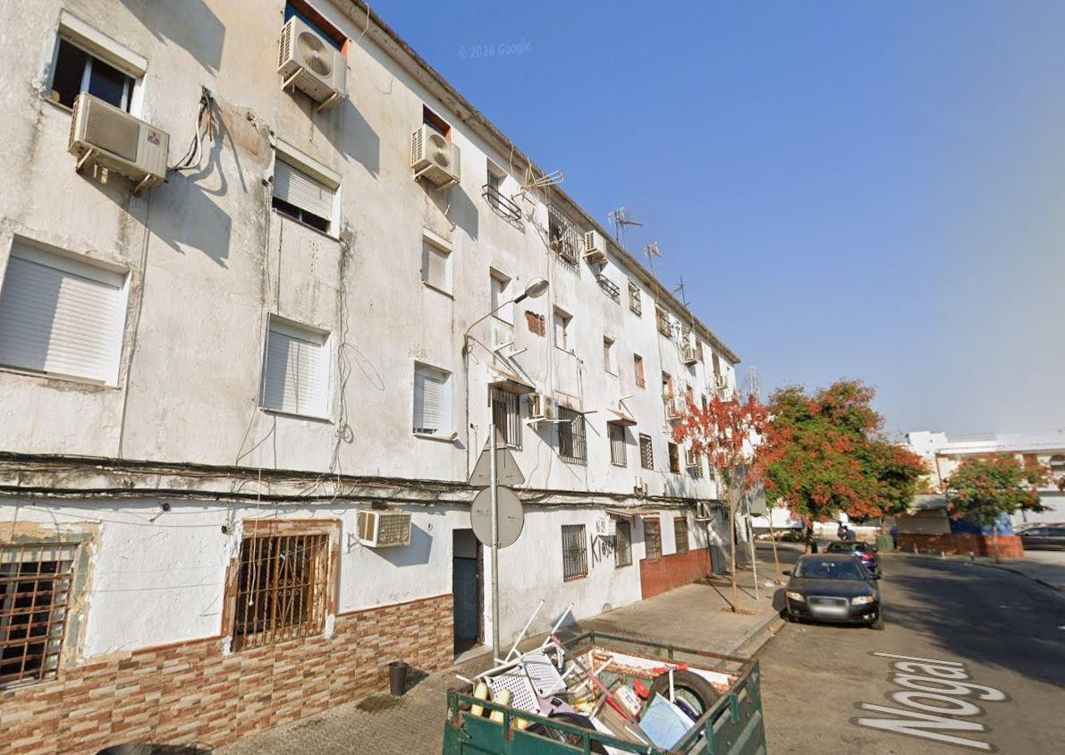 SE VENDE PISO OKUPADO EN C/ NOGAL 6 SEVILLA (SEVILLA) - foto 2