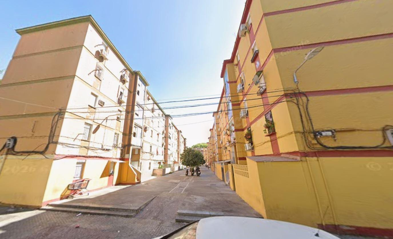 SE VENDE PISO OKUPADO en Calle Lebreles Nº 9 Sevilla (Sevilla)