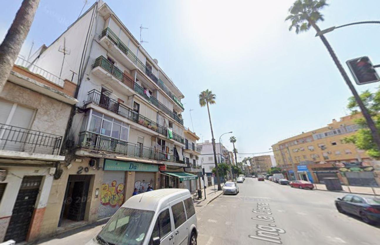 SE VENDE PISO OKUPADO en C/ Ingeniero La Cierva Nº 20 Sevilla (Sevilla)